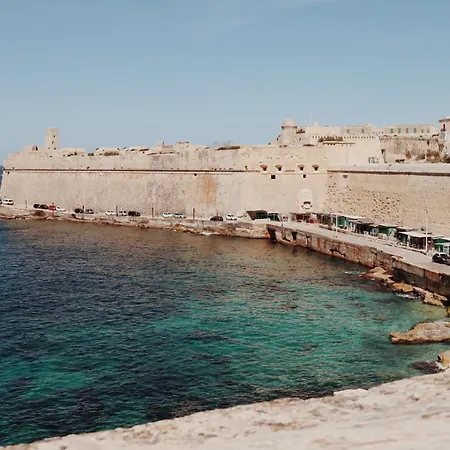 Cozy Private With Ensuite In Msida/pieta - Near Valletta Δωμάτια σε οικογενειακή κατοικία