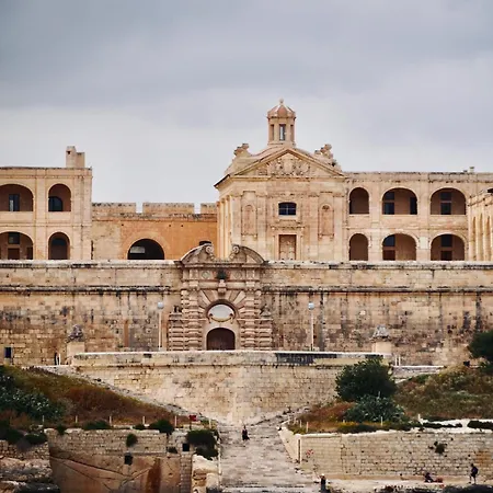 Проживание в семье Cozy Private With Ensuite In Msida/pieta - Near Valletta *